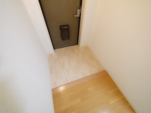 グランドパレス学園前の玄関|明るい玄関です
