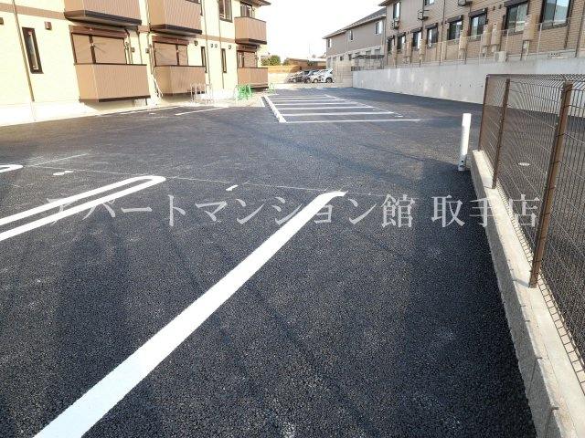 Herencia(エレンシア)の駐車場
