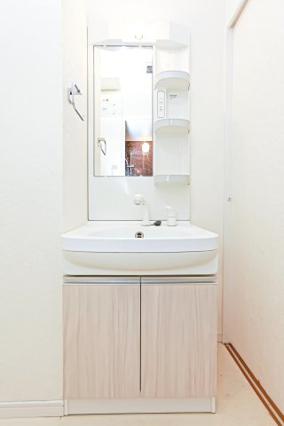 サヴォイソリディティの独立洗面台|別号室のものになります。現状優先。