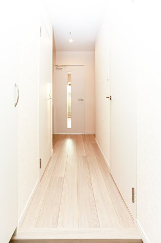 サヴォイソリディティの玄関|別号室のものになります。現状優先。