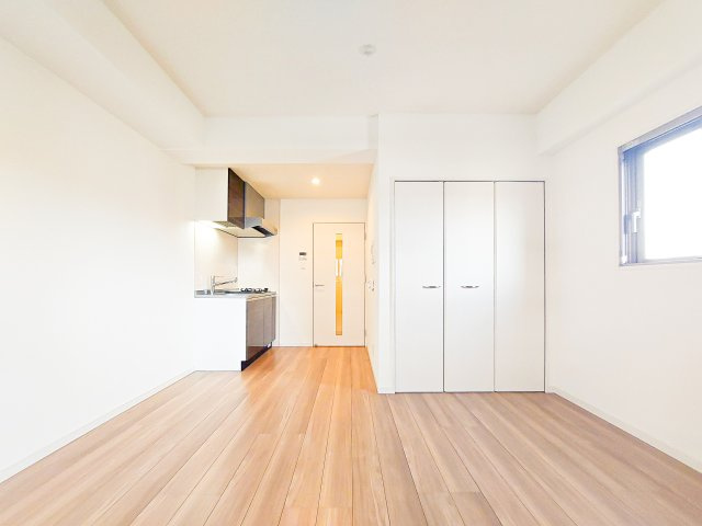 サヴォイソリディティの居間・リビング|別号室のものになります。現状優先。※フローリングの色が異なります。