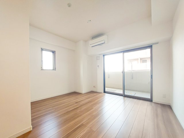 サヴォイソリディティの居間・リビング|別号室のものになります。現状優先。※フローリングの色が異なります。