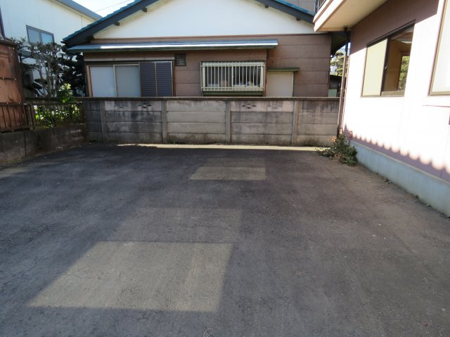 小嶋マンションの駐車場