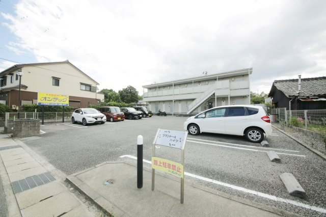 プランドールハイツの駐車場