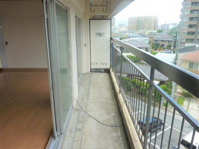 【バルコニー】 | 大野ビル | 外からの目が気にならないバルコニーで洗濯物が干せます