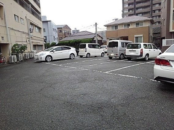 大野ビルの駐車場|駐車場があります