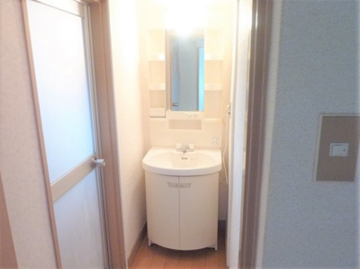 【洗面所】 | 大野ビル | 忙しい朝には欠かせない洗面所です