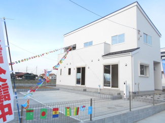 【外観】 | 外はこのようになっています。2080万円から1830万円に価格変更。90坪敷地。広々敷地シリーズ。