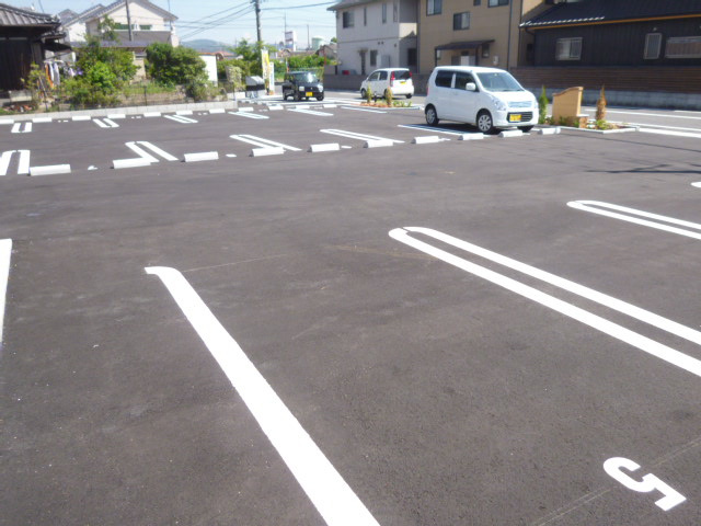 シャンパーニュの駐車場