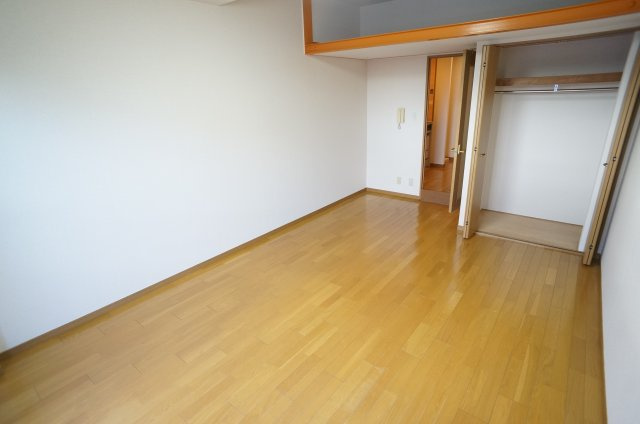 ユニハイムの洋室