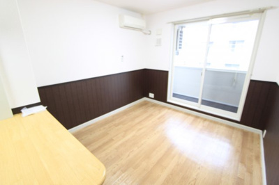 【居間・リビング】 | パティオ　リッチモンドＷ | ゆったり過ごせる居間です