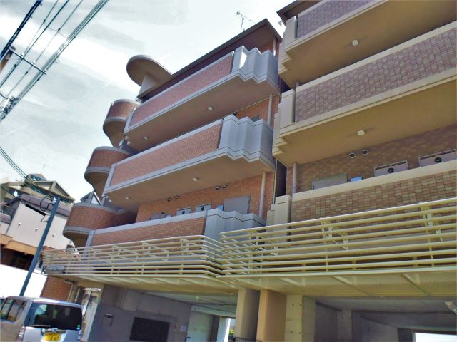 ポコアポコ明石鍛治屋町三番館の外観