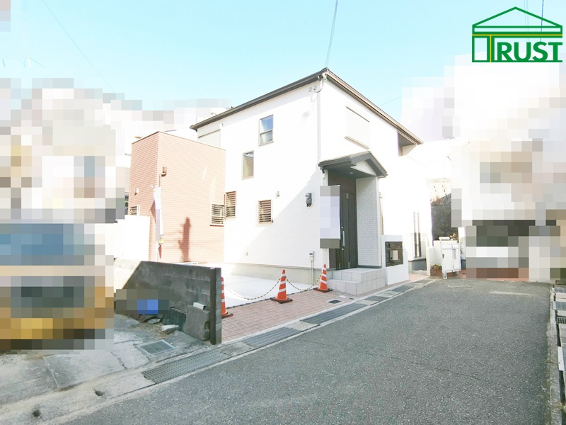 伊川谷町有瀬新築一戸建の前面道路含む現地写真