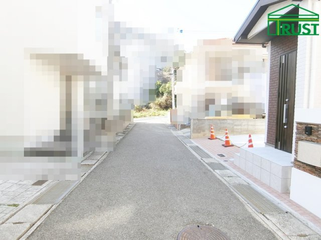 伊川谷町有瀬新築一戸建の前面道路含む現地写真