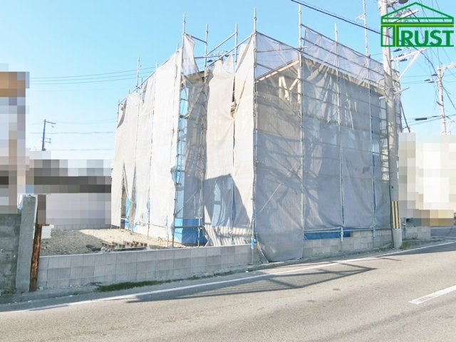 玉津町新方　新築一戸建の前面道路含む現地写真