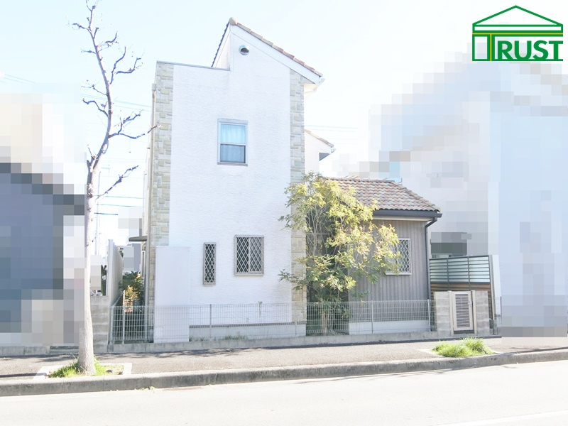 西区宮下2丁目戸建の前面道路含む現地写真