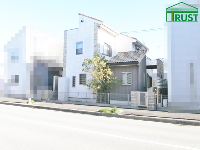 西区宮下2丁目戸建の前面道路含む現地写真