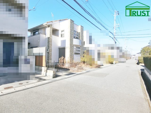 西区宮下2丁目戸建の前面道路含む現地写真