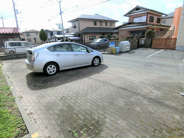シャンブルの駐車場