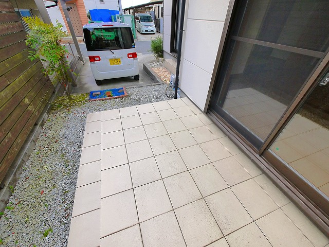 柳本一戸建の駐車場