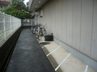 【その他共用部分】 | 屋内駐輪場があるので雨が降っても安心です☆自転車があれば通勤・通学、お買い物にも便利です☆