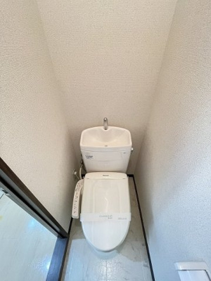 【トイレ】 | グリーンハイツ/下麻生 | トイレは温水洗浄便座付き♪人気のバストイレ別です♪トイレが独立していると使いやすいですよね☆