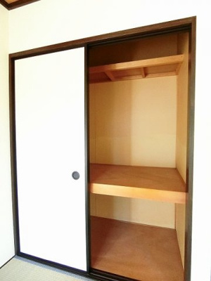 【収納】 | グリーンハイツ/下麻生 | 和室6帖のお部屋にある押入れです♪かさばるお布団や季節のお洋服を収納するのに便利！