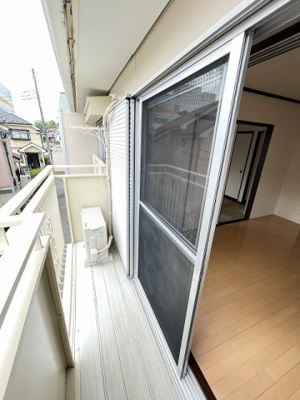 【バルコニー】 | グリーンハイツ/下麻生 | バルコニーは南向きで陽当たり良好！お洗濯物はお昼からでも乾きそう☆気分転換をするにも最適です！