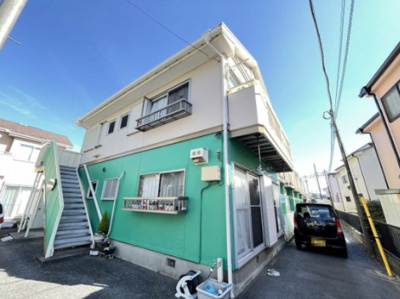 【外観】 | グリーンハイツ/下麻生 | スーパーやコンビニが近くて便利な立地の2階建てアパートです☆小田急線「柿生」駅まで徒歩圏内♪