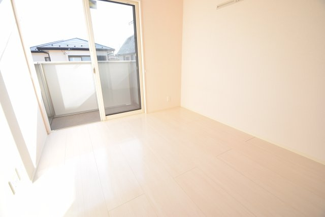 クレアシオンの居間・リビング|201号室の写真です。