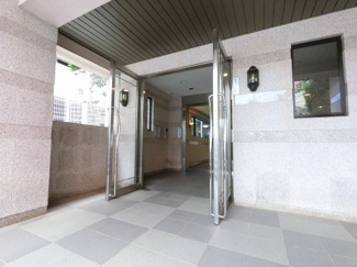 【エントランス】 | 東急東横線・東急目黒線・横浜市営地下鉄グリーンライン「日吉」駅バス15分「県営アパート」停徒歩1分の3路線利用可能！