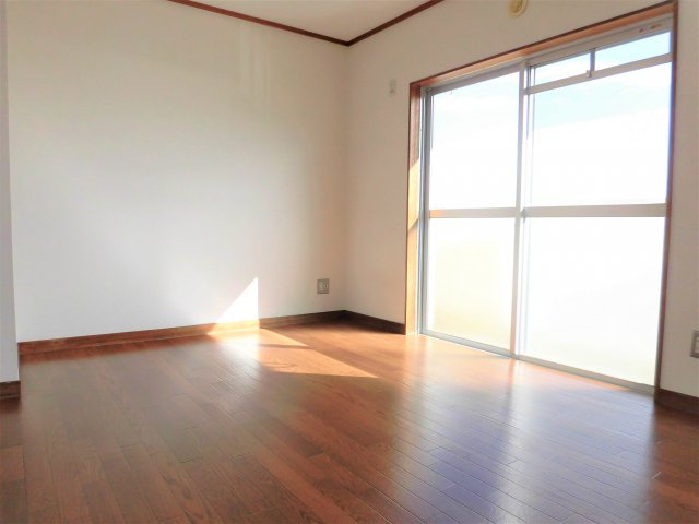 プレアール大垣東前の洋室