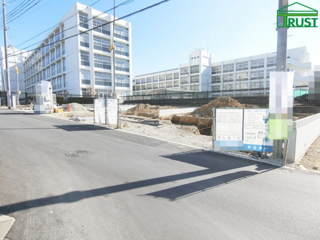 伊川谷町長坂新築戸建3号棟の前面道路含む現地写真