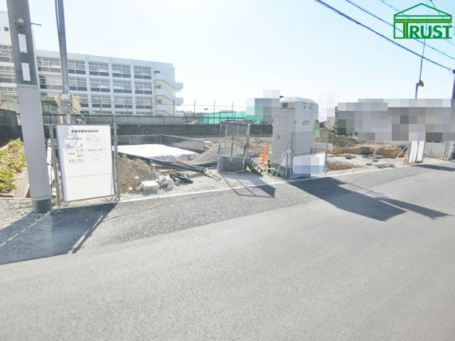 伊川谷町長坂新築戸建3号棟の前面道路含む現地写真