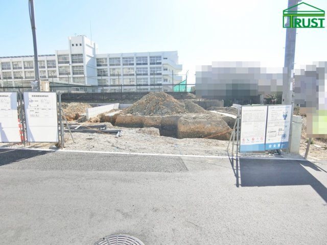 伊川谷町長坂新築戸建3号棟の前面道路含む現地写真