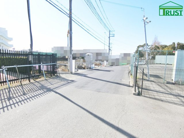 伊川谷町長坂新築戸建3号棟の前面道路含む現地写真