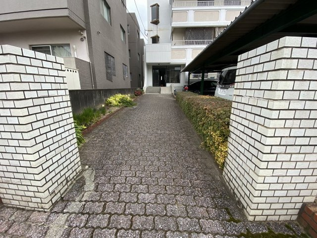 ハイツ市ノ上のエントランス