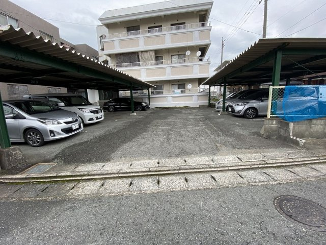 ハイツ市ノ上の駐車場