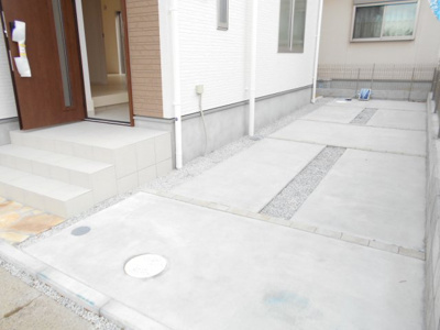 【駐車場】 | 岩槻区　諏訪　全2棟　1号棟　32坪 | 車をお持ちの方に嬉しい駐車場付きの物件です。価格変更してます。今でしょ、お電話ください。2280から2180万円に価格変更です。