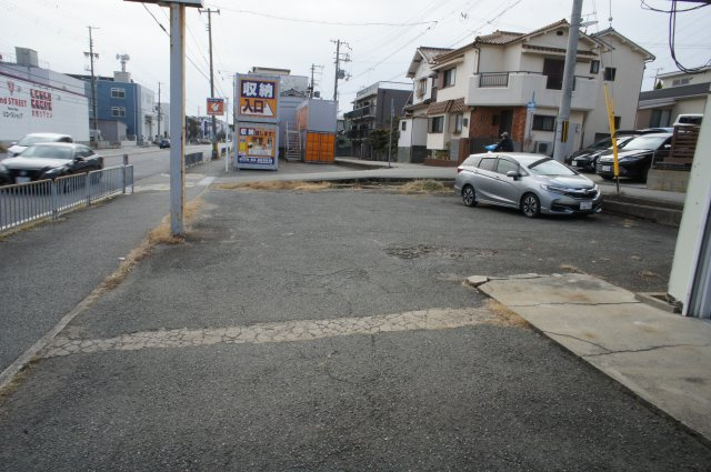 枝吉1丁目店舗の駐車場
