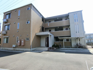 【外観】 | ペットOK♪小田急多摩線「栗平」駅まで徒歩5分！ワンちゃんと一緒に暮らせる3階建てアパートです☆