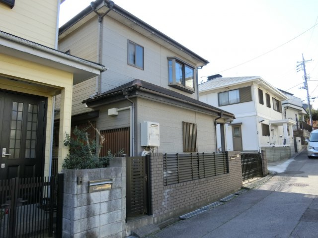 八千代市大和田　中古戸建　平成８年建築　の前面道路含む現地写真