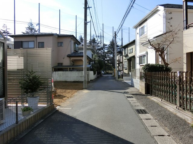 花見川区横戸町　売地　更地　丁度いい約３６坪の整形地の前面道路含む現地写真