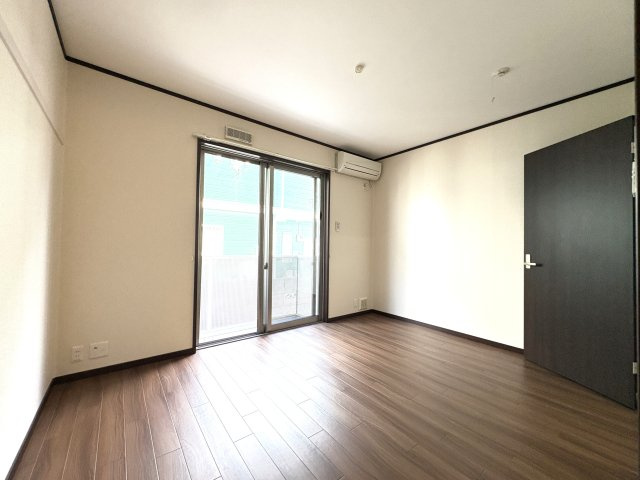 メゾンシーマの居間・リビング