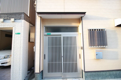 【エントランス】 | 文の里３丁目テラスハウス | ゆとりのあるエントランスです