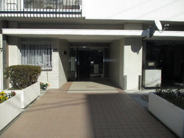 幹線谷津マンション４Ｆ　習志野市谷津３丁目　中古マンション　リフォーム済のエントランス|ゆとりのあるエントランスです