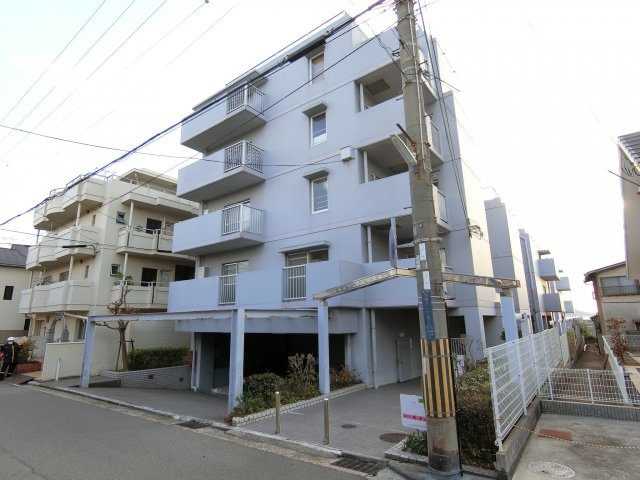 朝日プラザ西舞子の外観|堂々とした海岸沿いのマンションです