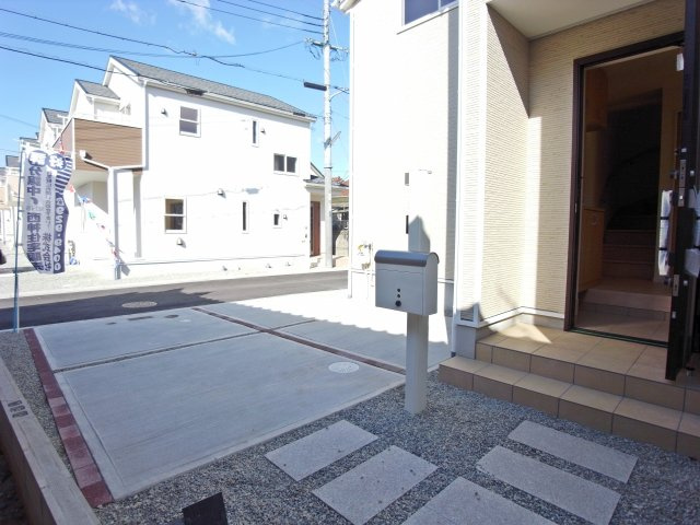 西区玉津町今津新築戸建の駐車場|ゆったりとした駐車場です。