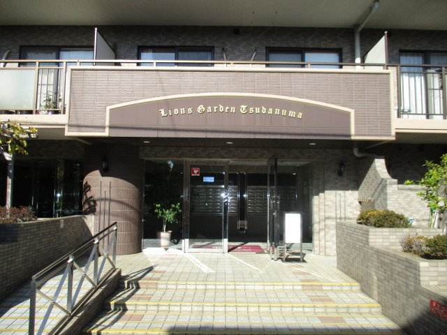 ライオンズガーデン津田沼２階　船橋市三山１丁目　中古マンション　のエントランス|ゆとりのあるエントランスです