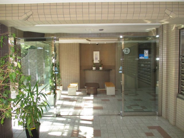 ライオンズガーデン津田沼２階　船橋市三山１丁目　中古マンション　のエントランス